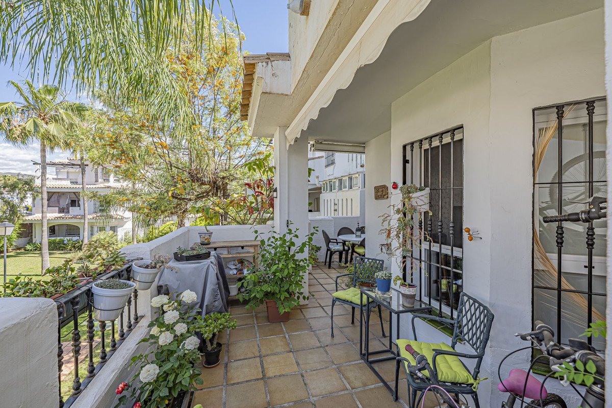 3 Bed Middle Floor Apartment in Nueva Andalucía in Nueva Andalucía — Apartment