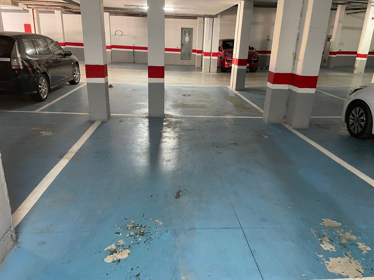 Garage in Nueva Andalucía in Nueva Andalucía — Garage