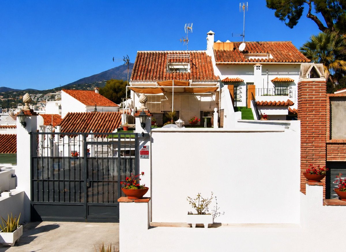 4 Bed Townhouse in Nueva Andalucía in Nueva Andalucía, Townhouse