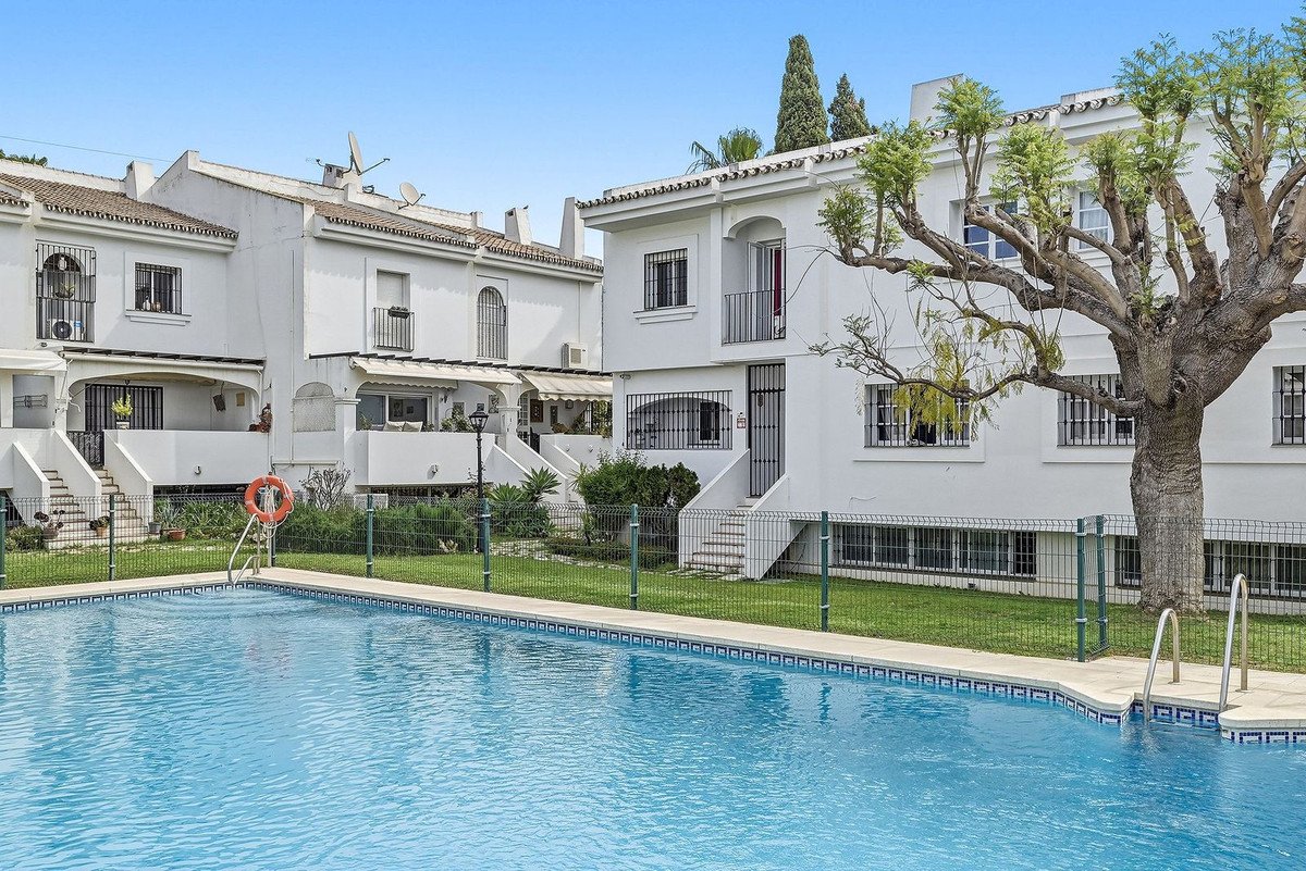 4 Bed Townhouse in Nueva Andalucía in Nueva Andalucía — Townhouse