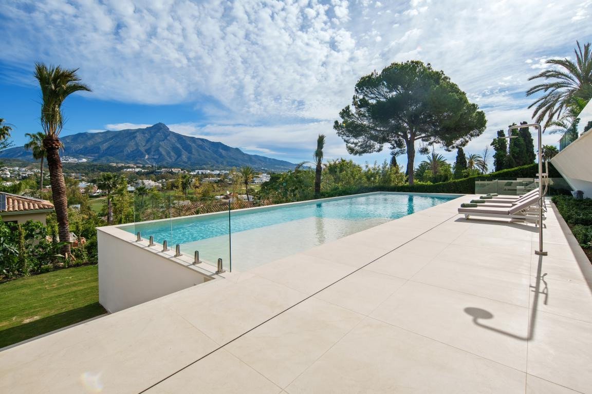 5 Bed Detached Villa in Nueva Andalucía in Nueva Andalucía, Detached Villa