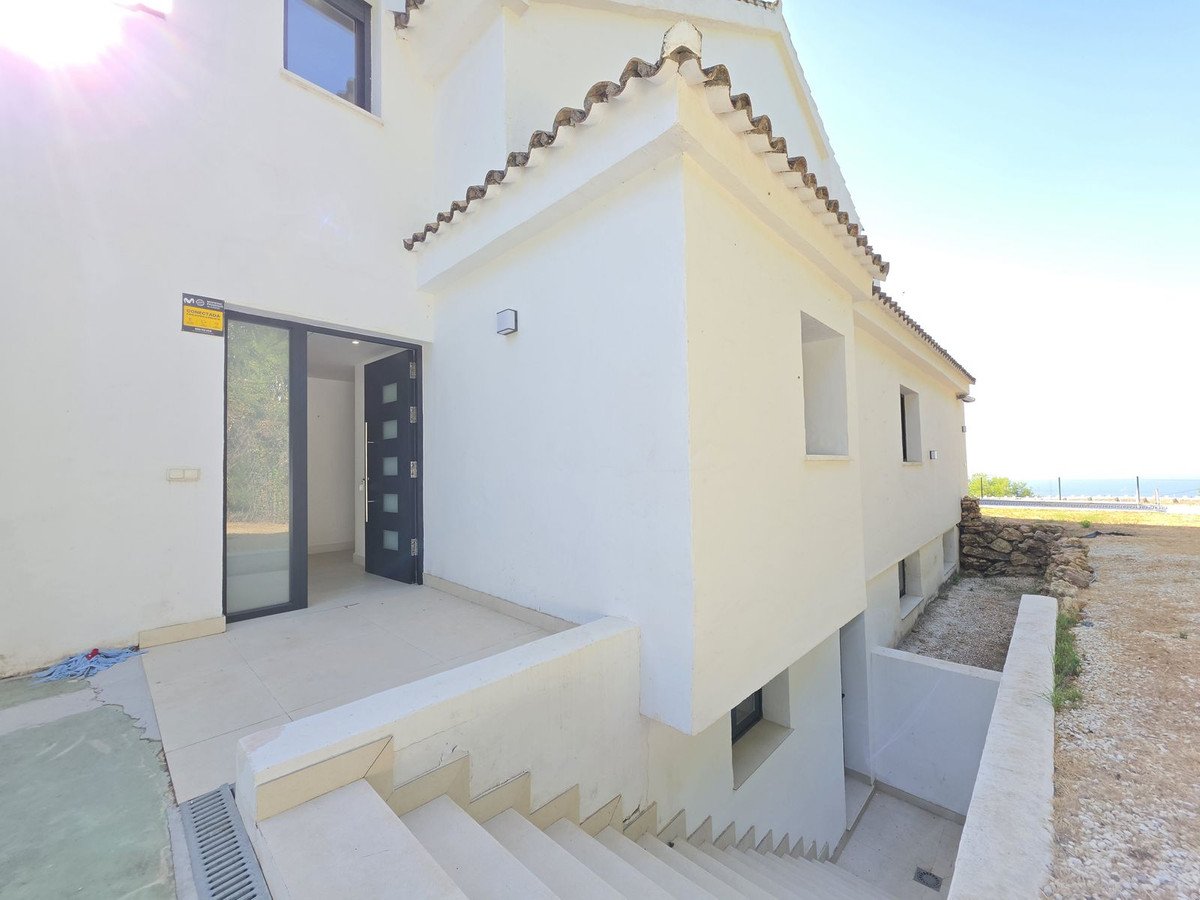 5 Bed Semi-Detached House in Ojén in Ojén, Semi-Detached House