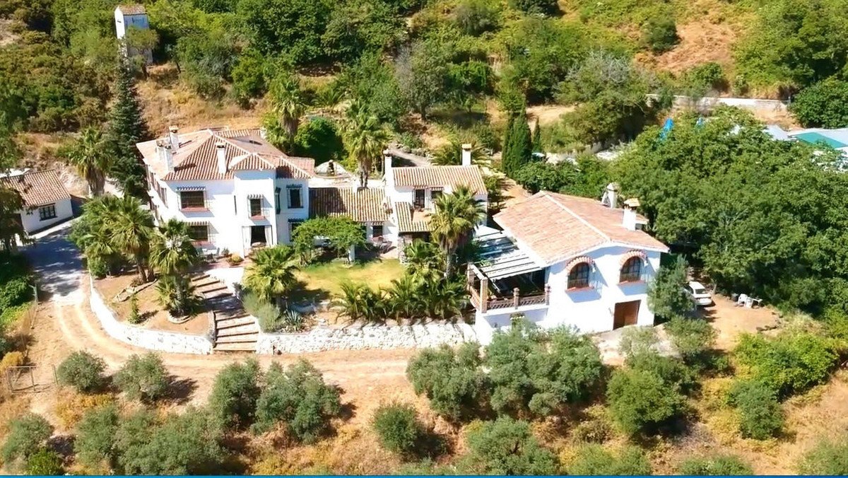 8 Bed Detached Villa in Ojén in Ojén, Detached Villa