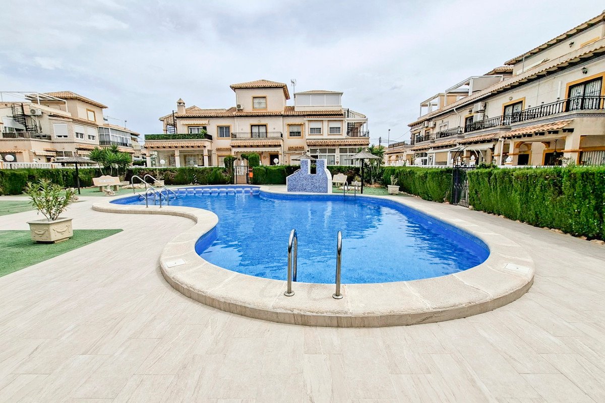 2 Bed Bungalow in Orihuela Costa in Orihuela Costa, Bungalow