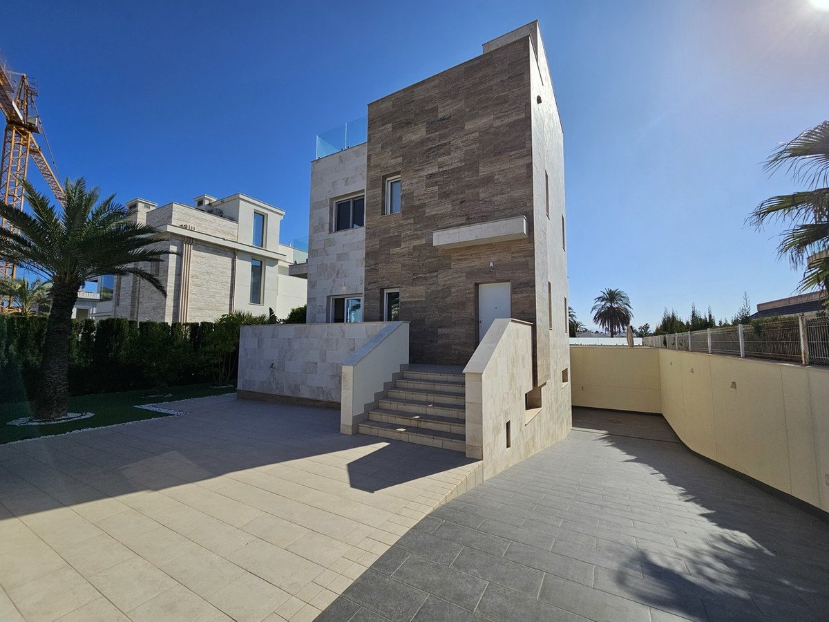 5 Bed Detached Villa in Orihuela Costa in Orihuela Costa — Detached Villa