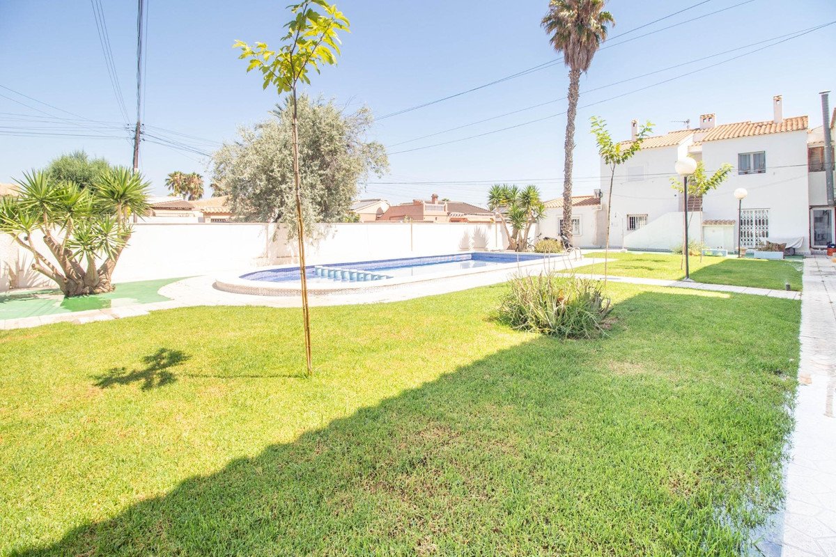 2 Bed Bungalow in Cabo Roig in Cabo Roig, Bungalow