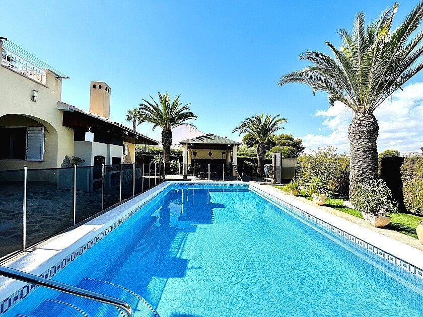 3 Bed Detached Villa in Cabo Roig in Cabo Roig, Detached Villa