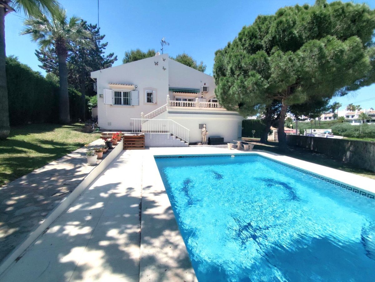 3 Bed Detached Villa in Cabo Roig in Cabo Roig, Detached Villa