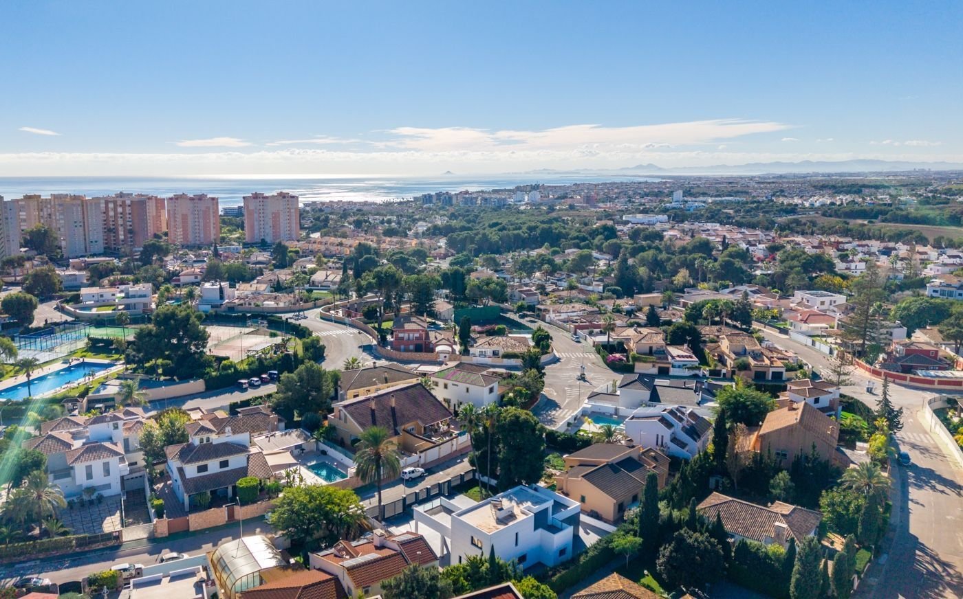 4 Bed فيلا مستقلة in Campoamor في Campoamor, فيلا منفصلة