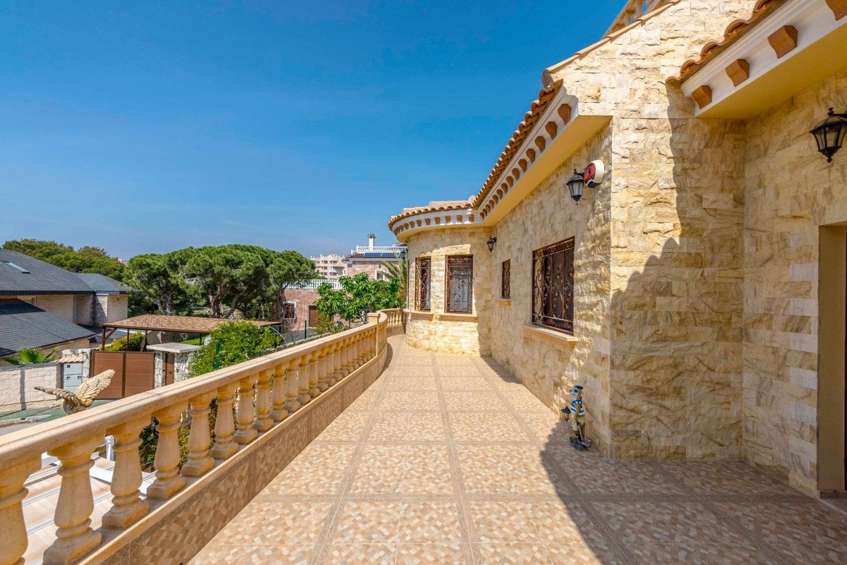 4 Bed Detached Villa in Campoamor in Campoamor, Detached Villa