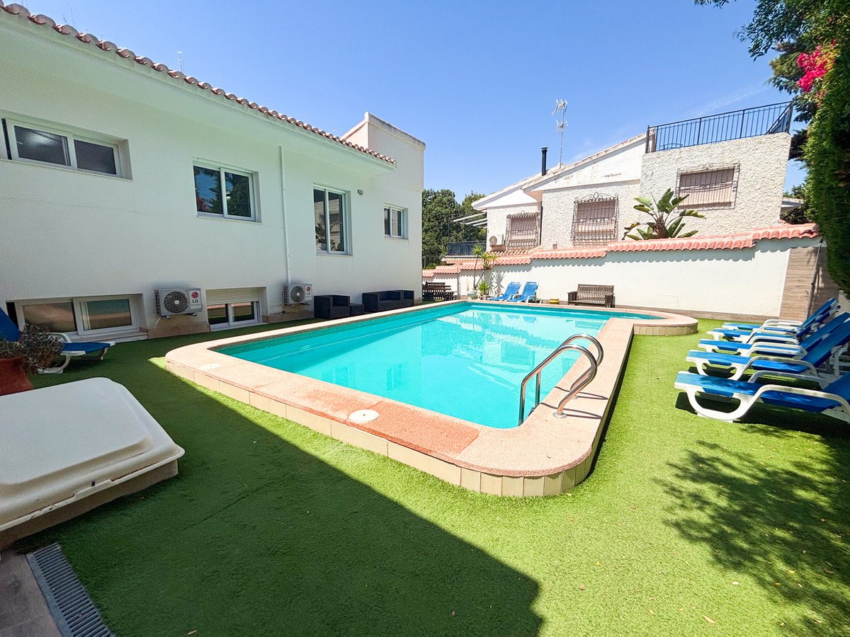 7 Bed فيلا مستقلة in Dehesa de Campoamor في Dehesa de Campoamor, فيلا منفصلة