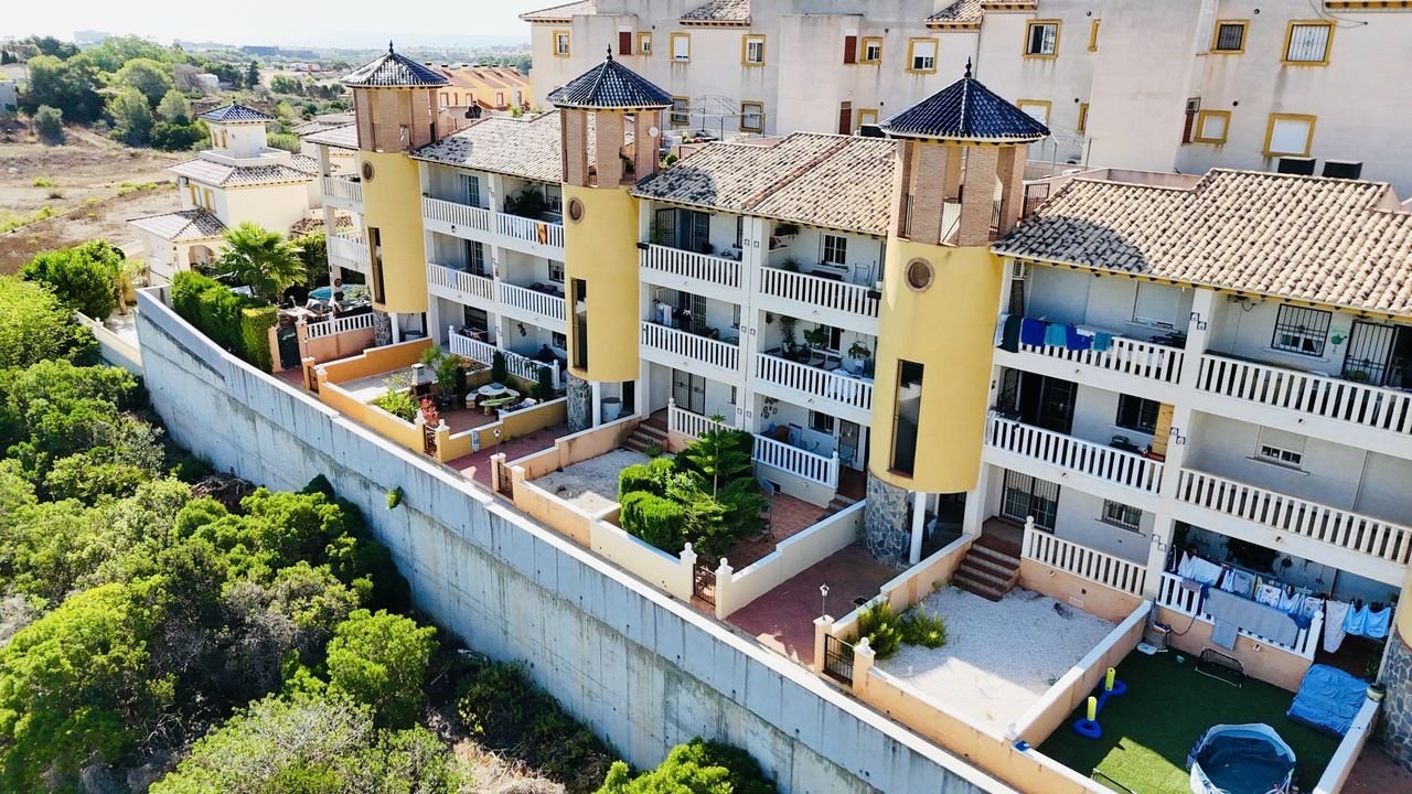2 Bed شقة في الطابق الأرضي in Cabo Roig في Cabo Roig, شقة