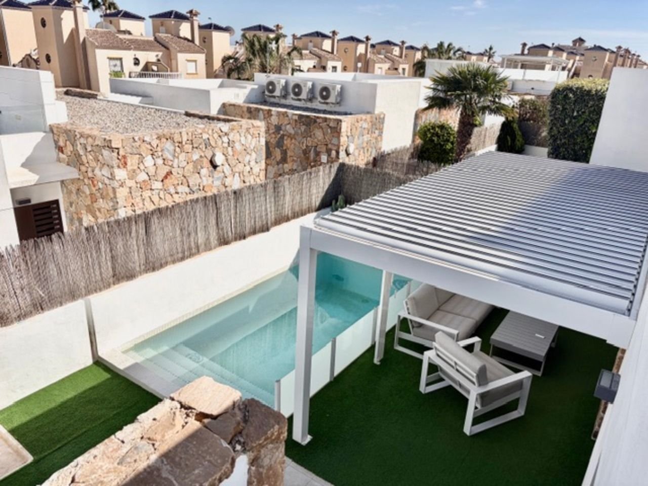 3 Bed فيلا مستقلة in Cabo Roig في Cabo Roig, فيلا منفصلة