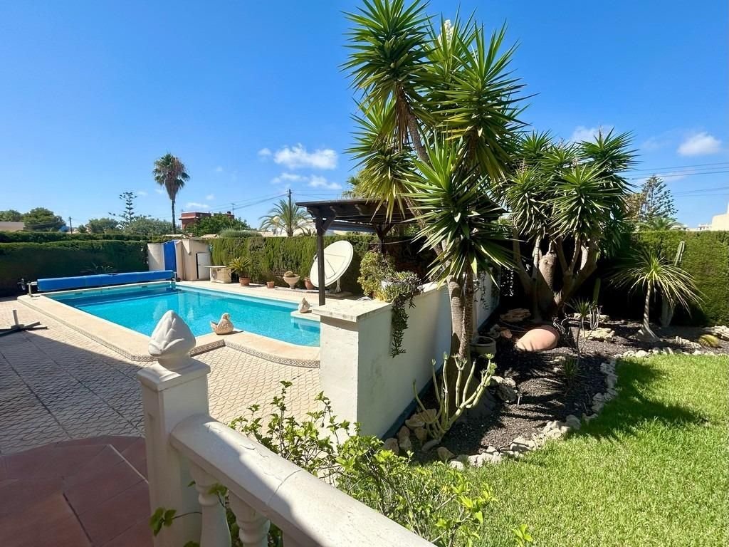 3 Bed فيلا مستقلة in Cabo Roig في Orihuela Costa, فيلا منفصلة