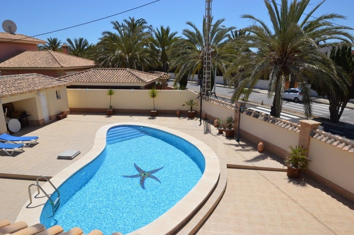 4 Bed Bungalow in Cabo Roig في Cabo Roig, فيلا