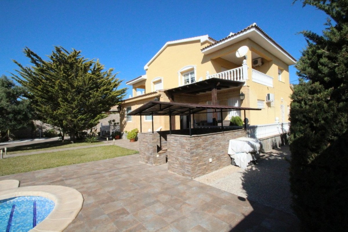 5 Bed فيلا مستقلة in Cabo Roig في Cabo Roig, فيلا منفصلة