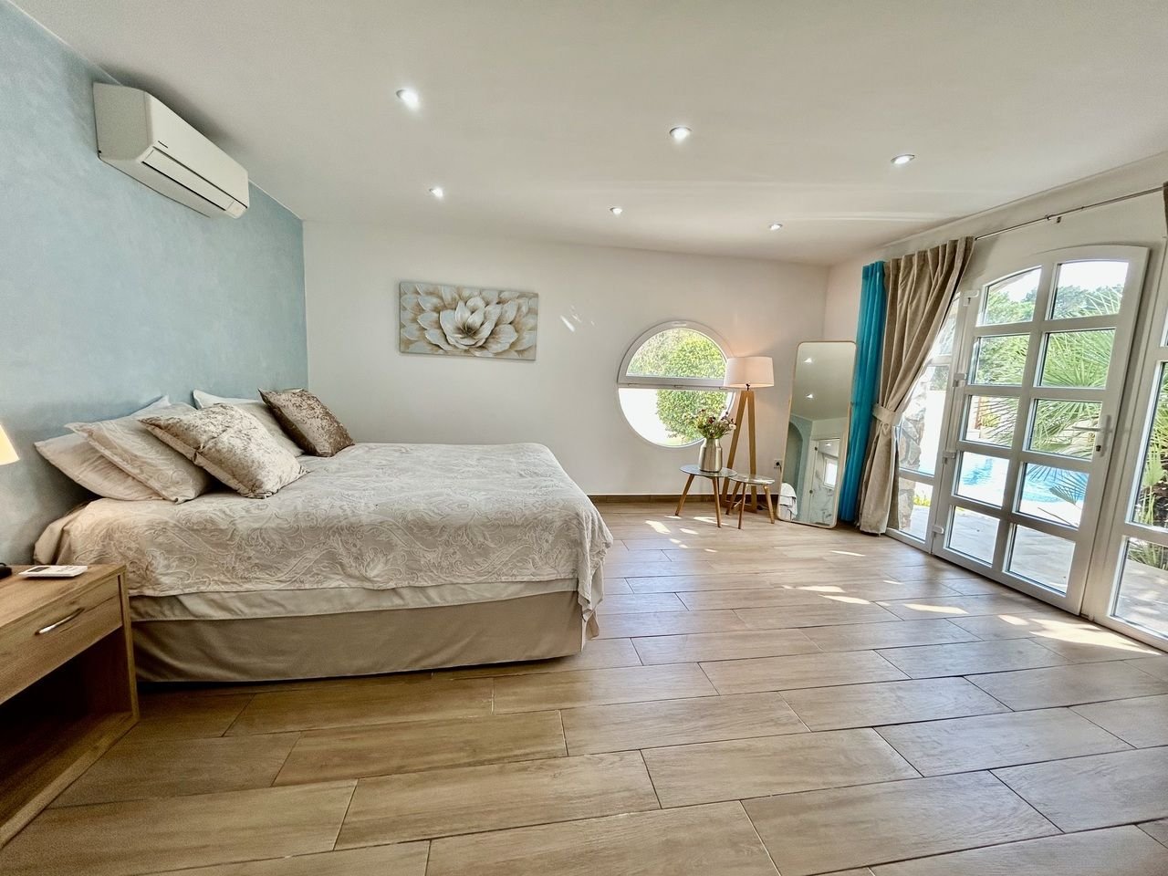 30 photo