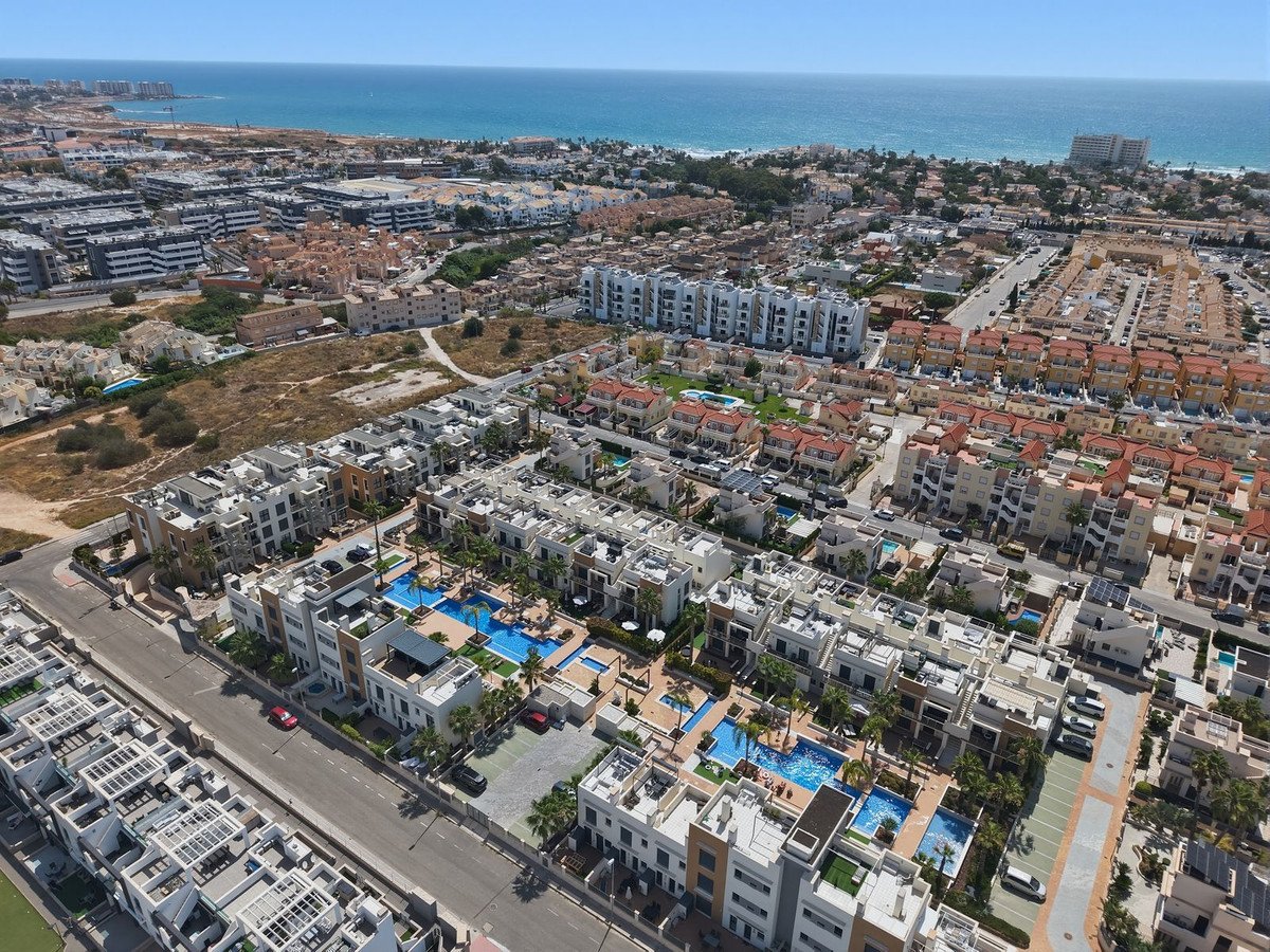 2 Bed Middle Floor Apartment in La Zenia in La Zenia, Apartment
