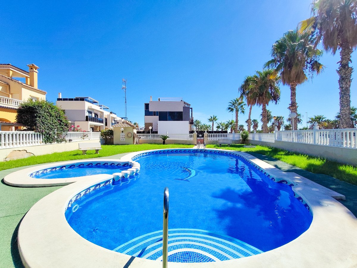 2 Bed Апартамент на партера in Cabo Roig в Cabo Roig, 