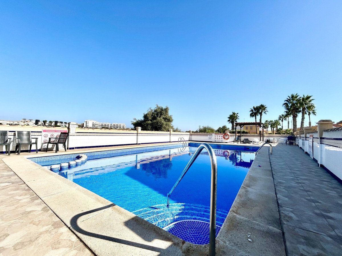 2 Bed Апартамент на партера in Cabo Roig в Cabo Roig, 