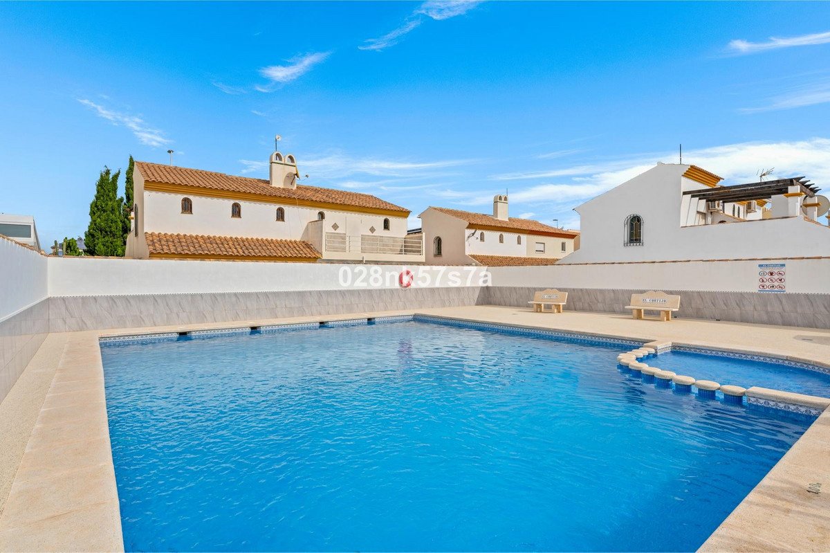3 Bed Rijtjeshuis in La Zenia in La Zenia, 