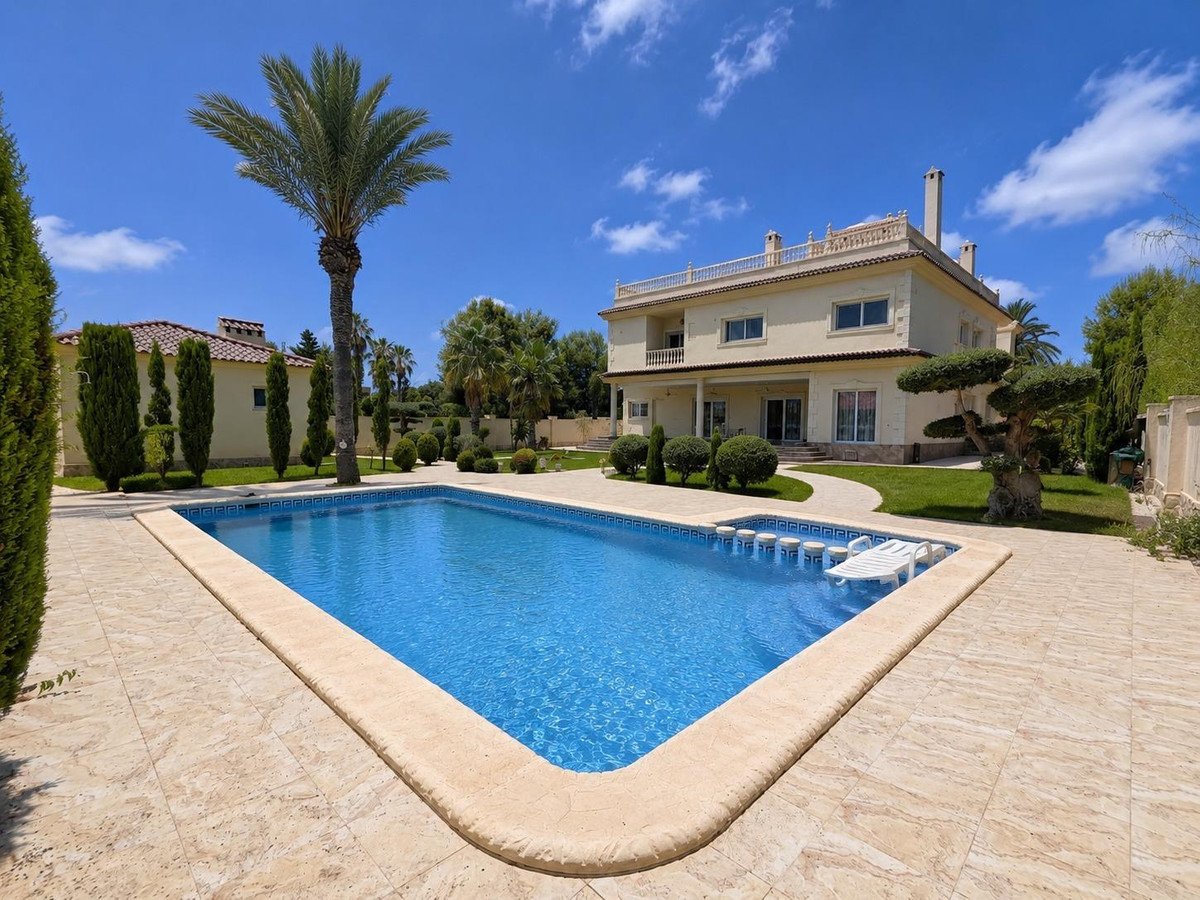 12 Bed Detached Villa in Cabo Roig in Cabo Roig, Detached Villa