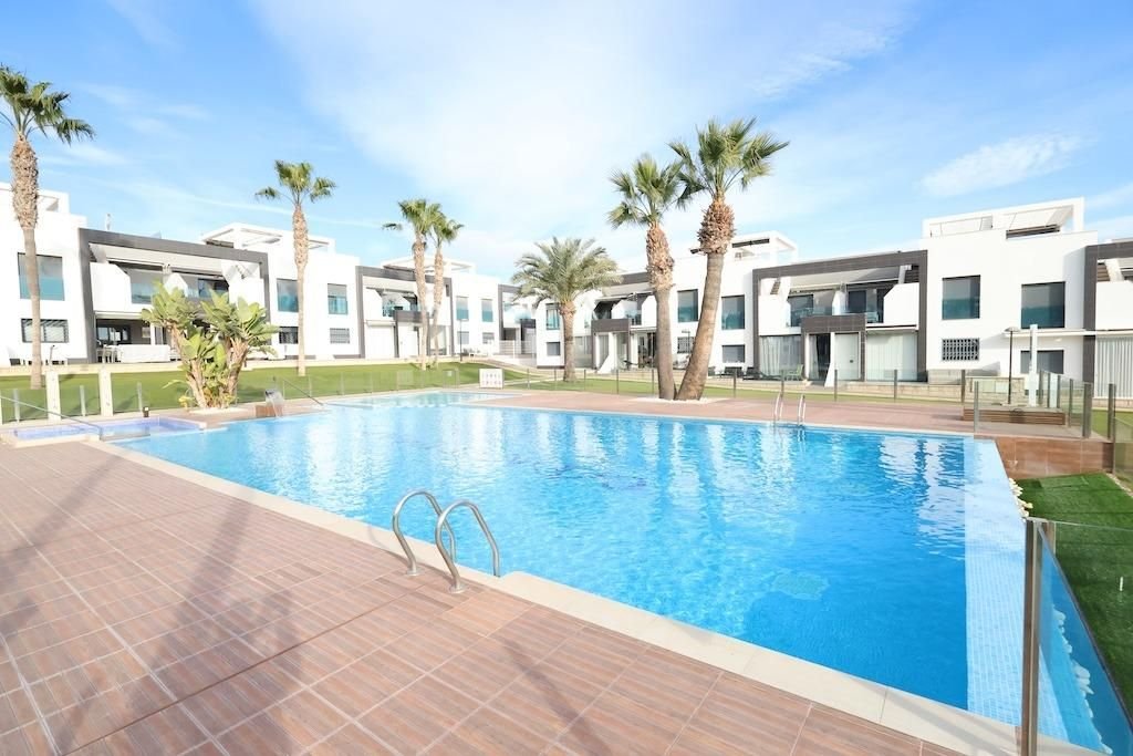 2 Bed Bungalow in La Zenia في La Zenia, Bungalow