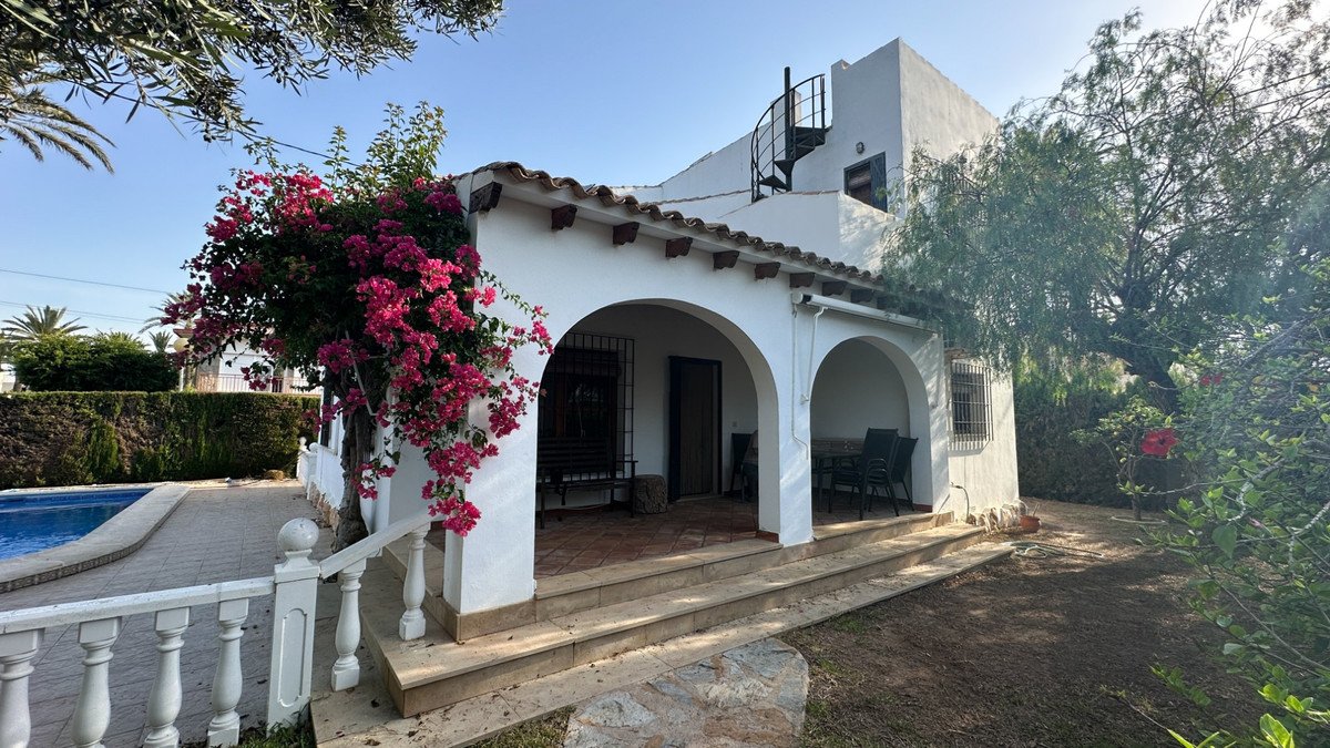 4 Bed Detached Villa in Cabo Roig in Cabo Roig, Detached Villa