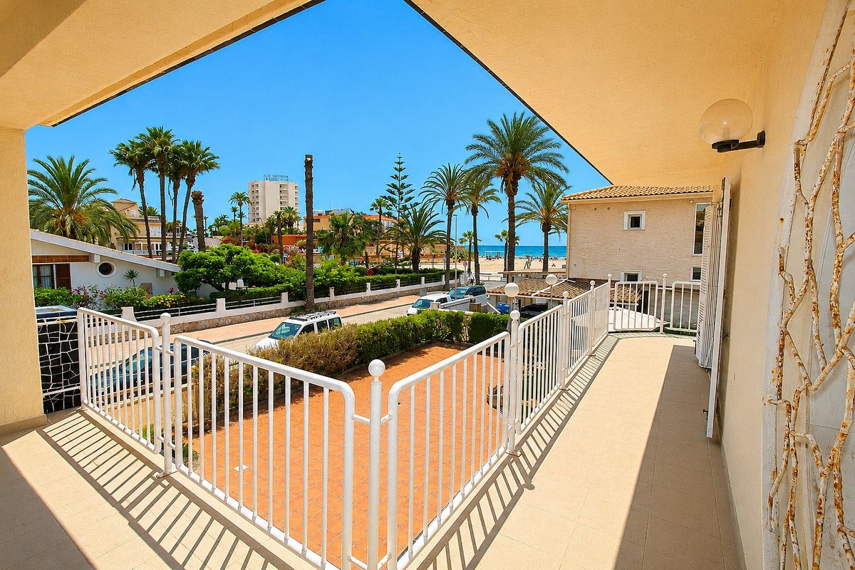 5 Bed Detached Villa in La Zenia