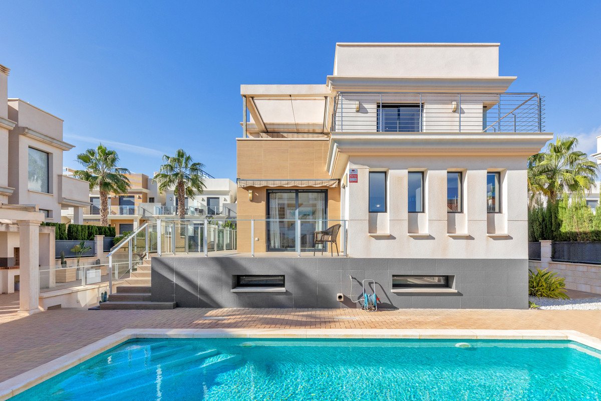 5 Bed Fritliggende villa in La Zenia i La Zenia, Fritliggende Villa