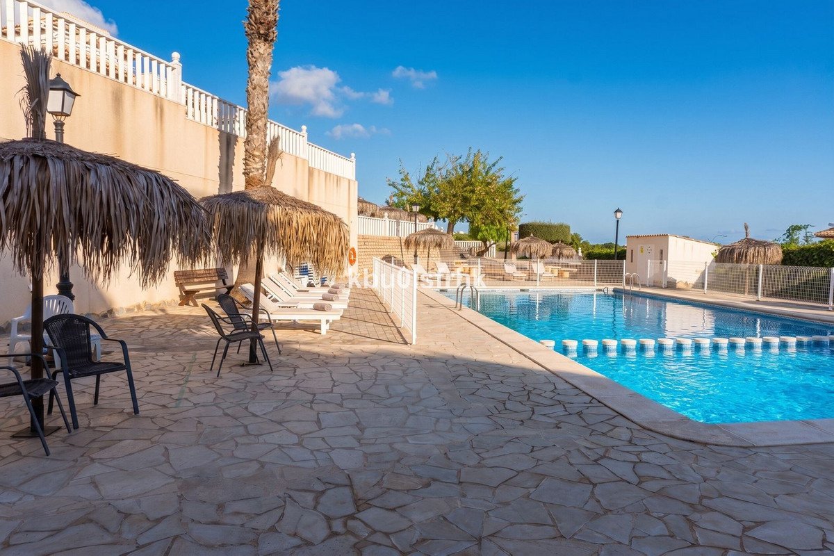 2 Bed Апартамент на среден етаж in Lomas de Cabo Roig