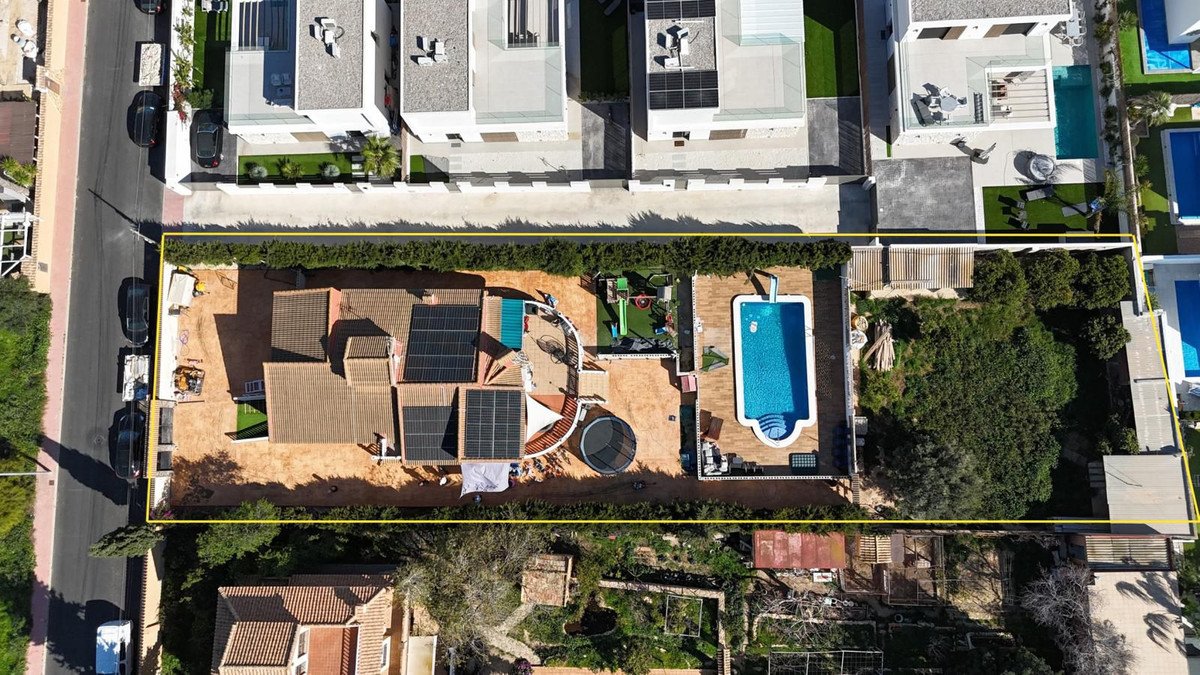 1 Bed Residential Plot in Lomas de Cabo Roig