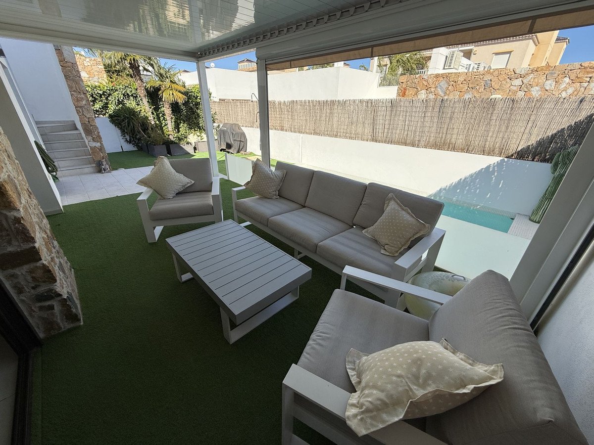 3 Bed Samostatně stojící vila in Lomas de Cabo Roig, Samostatná vila