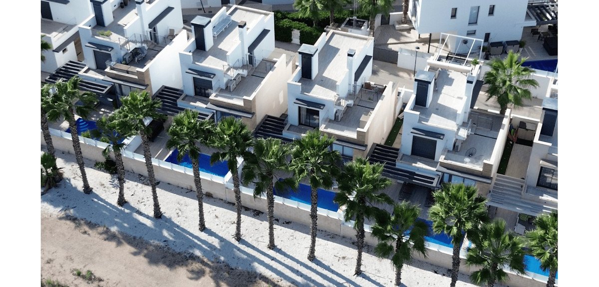 3 Bed 独栋别墅 in Lomas de Cabo Roig, 独立别墅