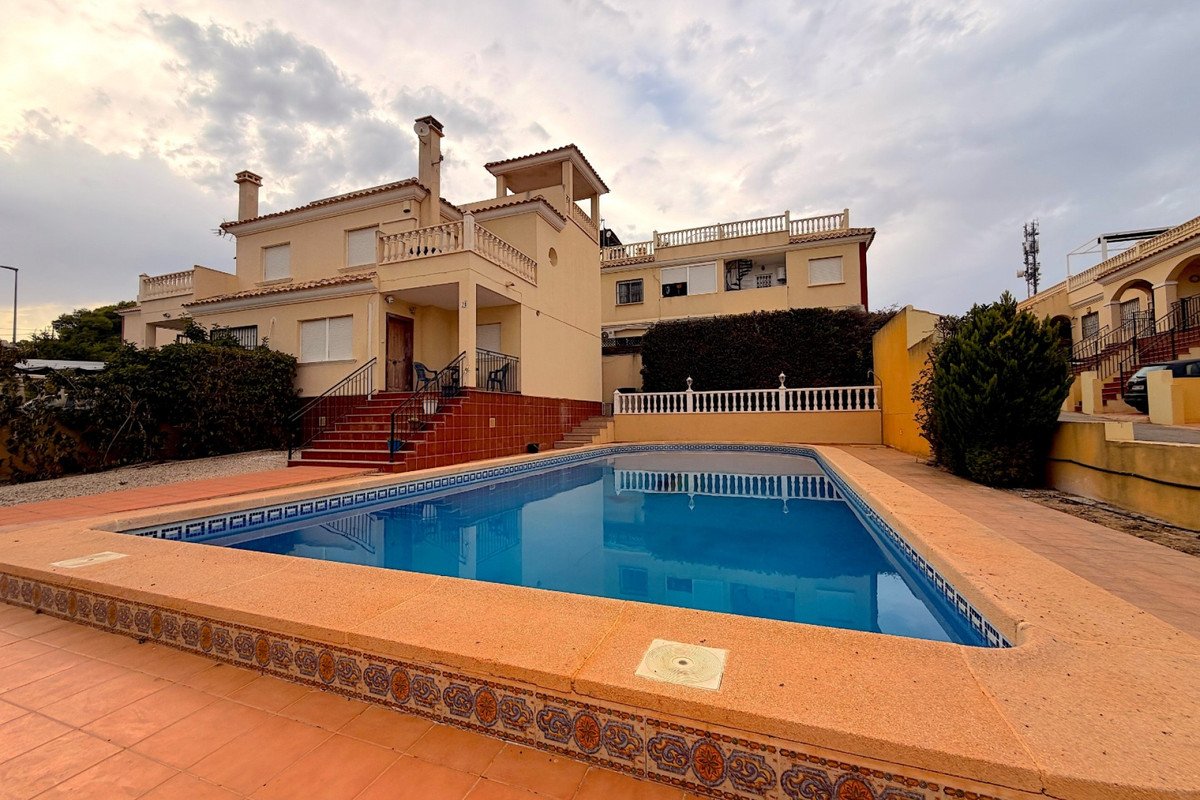 3 Bed منزل شبه منفصل in Montemar في Montemar, منزل شبه منفصل