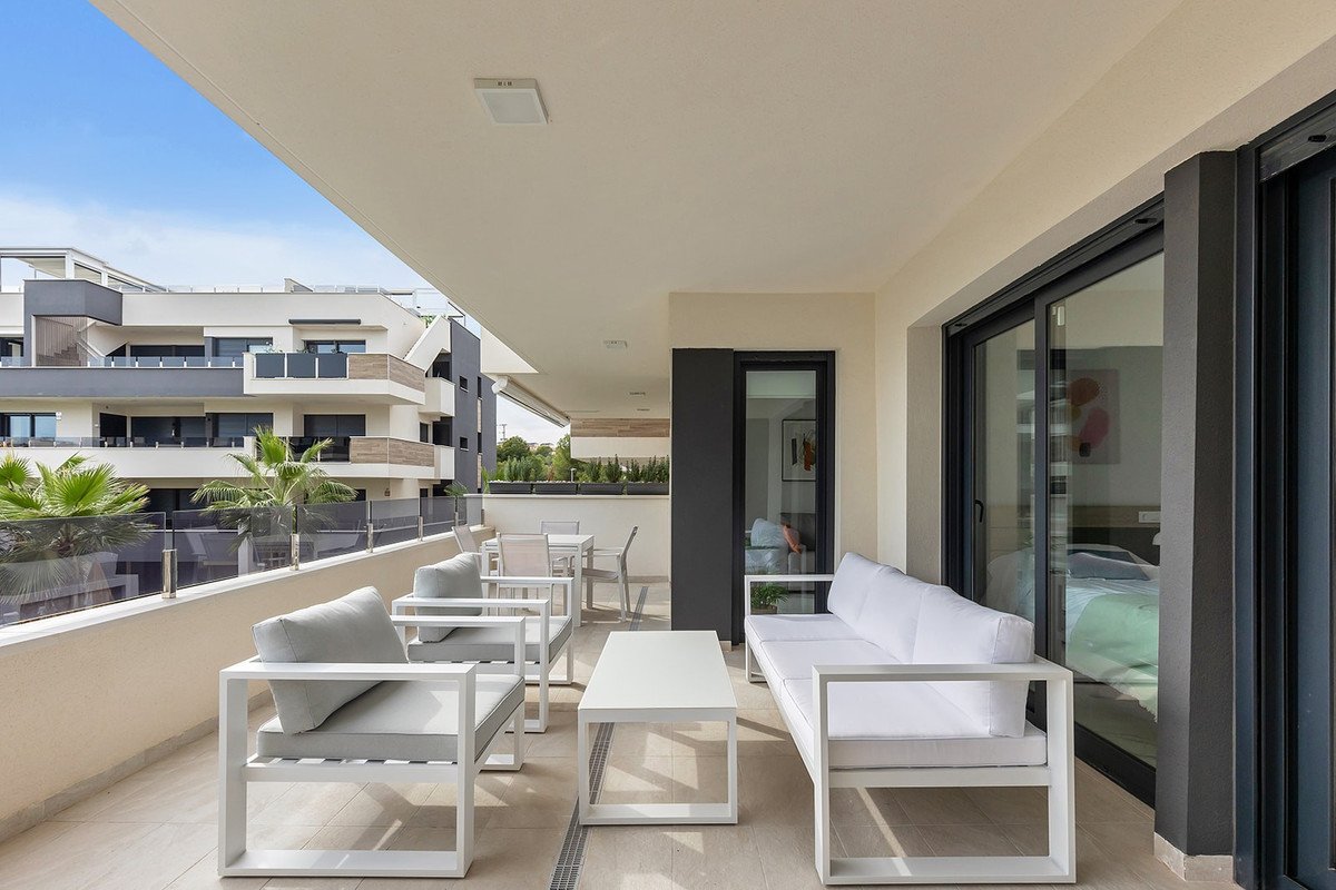 2 Bed 중간층 아파트 in Orihuela 위치 Orihuela, 아파트