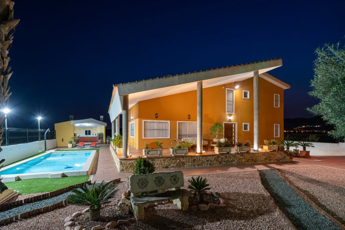 5 Bed Detached Villa in Orihuela in Orihuela — Detached Villa