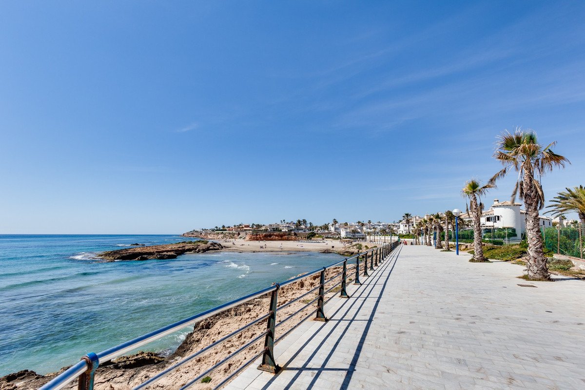 3 Bed Townhouse in Orihuela Costa in Orihuela Costa, Townhouse