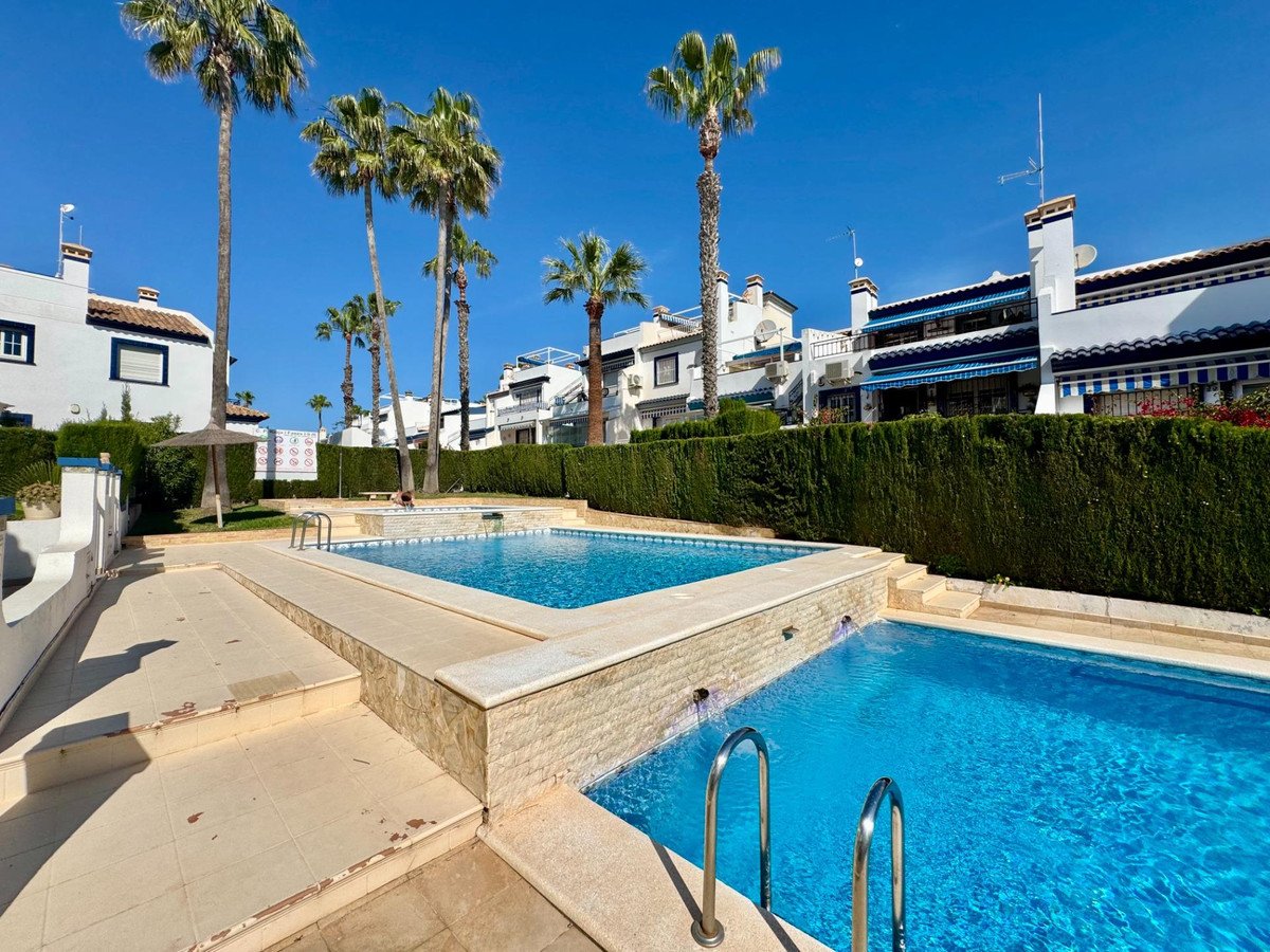 2 Bed Bungalow in Orihuela Costa in Orihuela Costa, Bungalow
