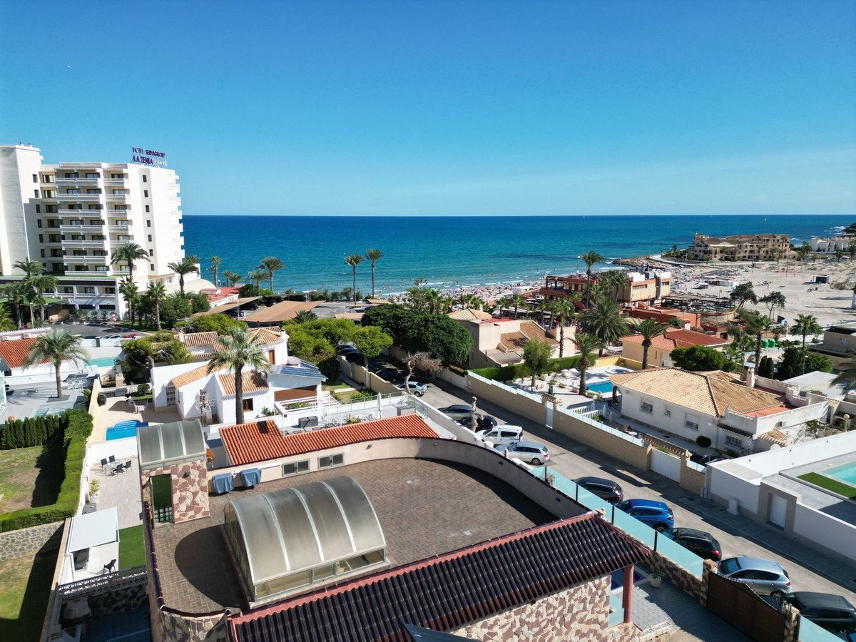 4 Bed Vrijstaande Villa in Orihuela Costa in Orihuela Costa, Vrijstaande Villa