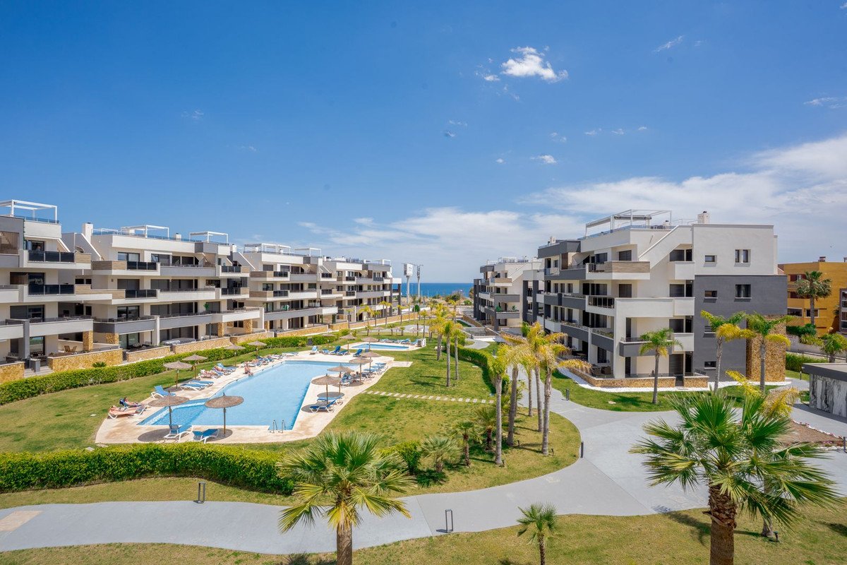 2 Bed شقة في الطابق الأوسط in Playa Flamenca في Playa Flamenca, شقة