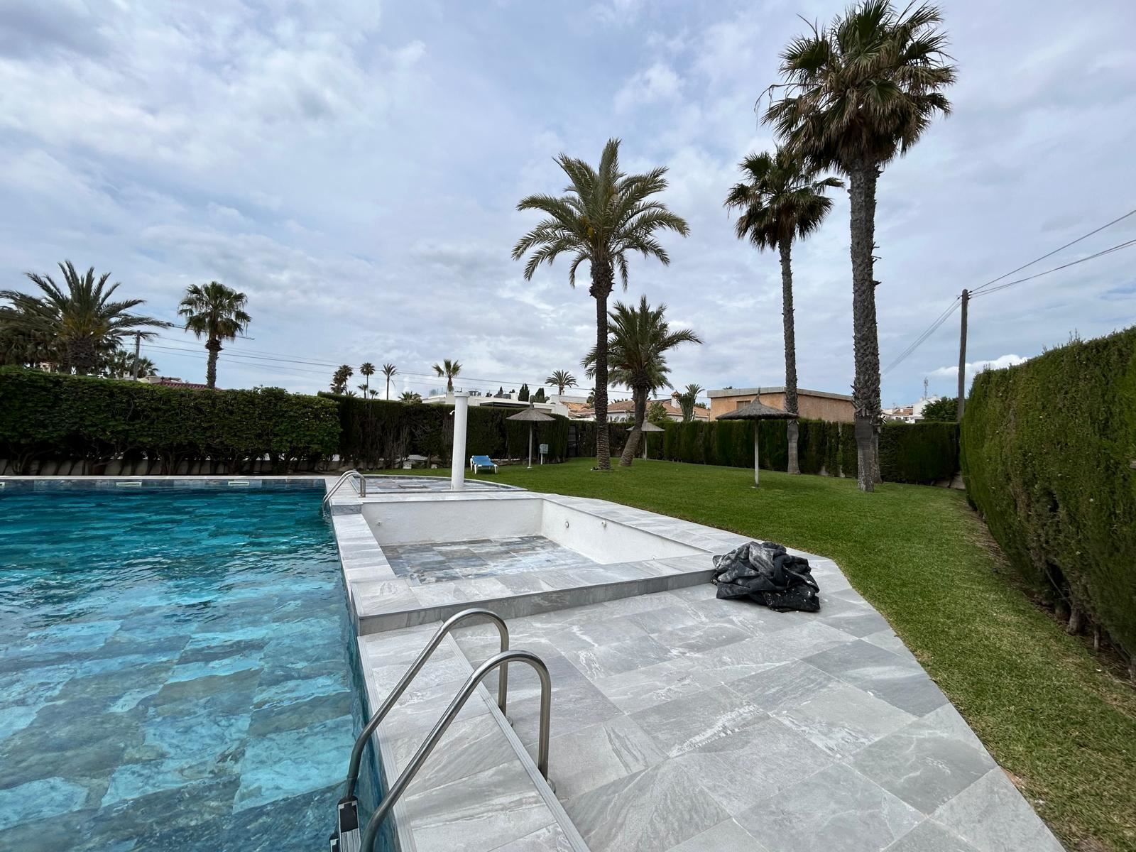 3 Bed شقة في الطابق الأوسط in Playa Flamenca في Playa Flamenca, شقة