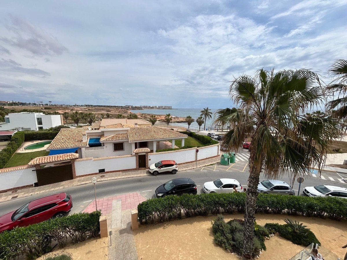 3 Bed شقة في الطابق الأوسط in Playa Flamenca في Playa Flamenca, شقة