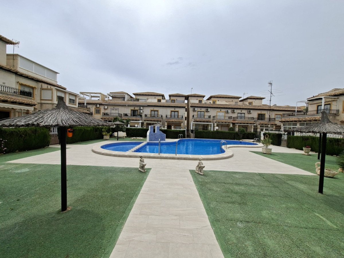 2 Bed شقة في الطابق الأرضي in Playa Flamenca في Playa Flamenca, شقة