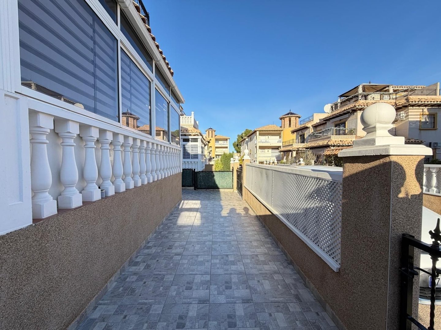 2 Bed Bungalow in Orihuela Costa في Orihuela Costa, تاون هاوس