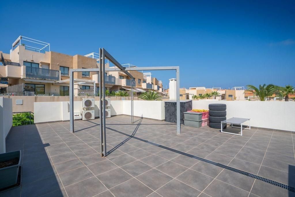 3 Bed Bungalow in Orihuela Costa في Orihuela Costa, بنغل
