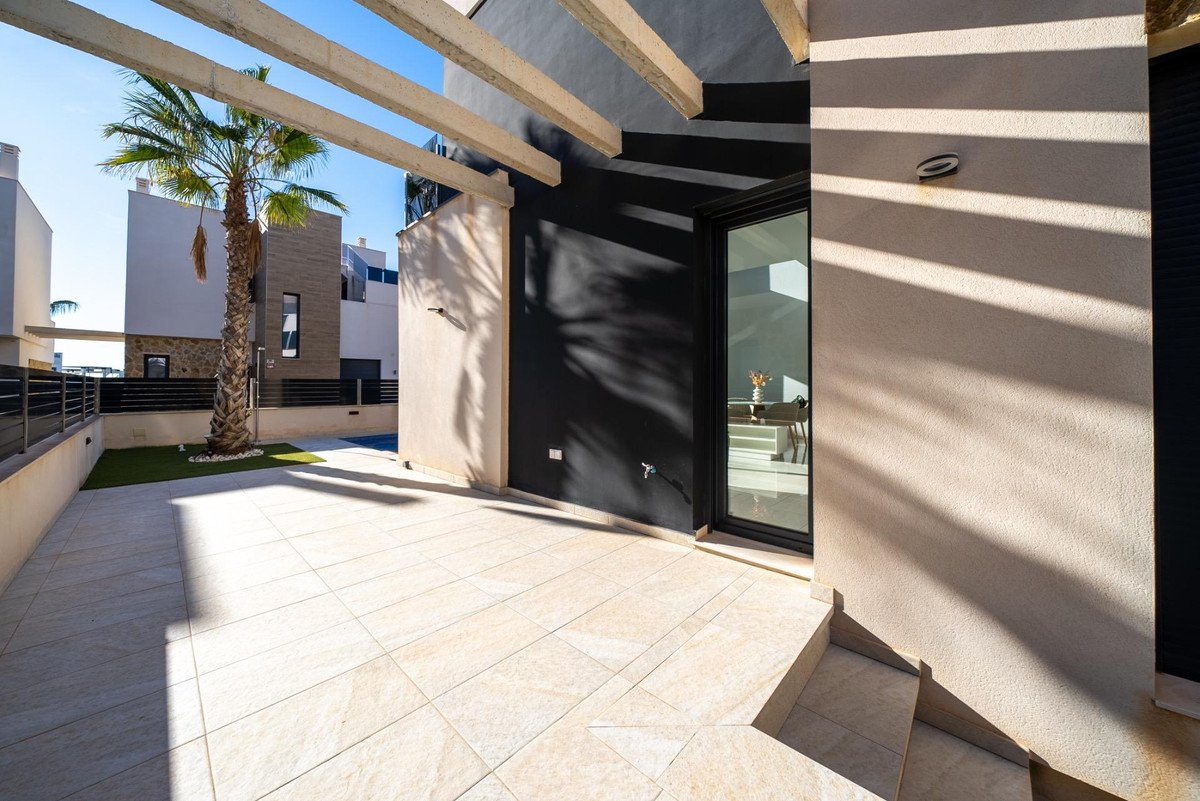 3 Bed Freistehende Villa in Orihuela Costa in Orihuela Costa, Freistehende Villa