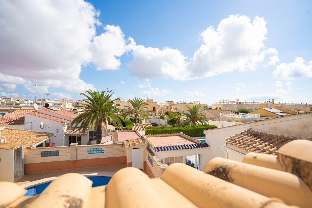4 Bed Bungalow in Orihuela Costa في Orihuela Costa, بونجالو