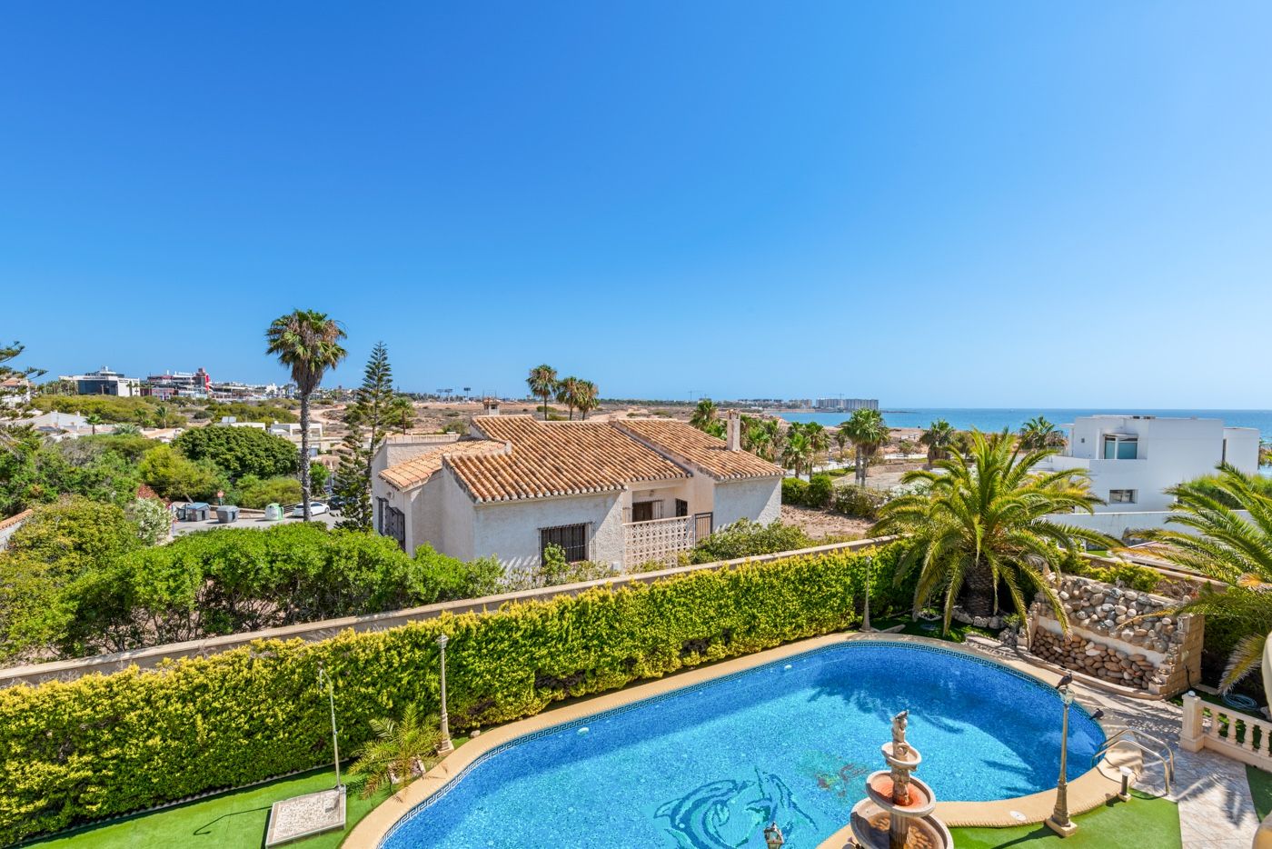 6 Bed فيلا مستقلة in Playa Flamenca في Playa Flamenca, فيلا منفصلة