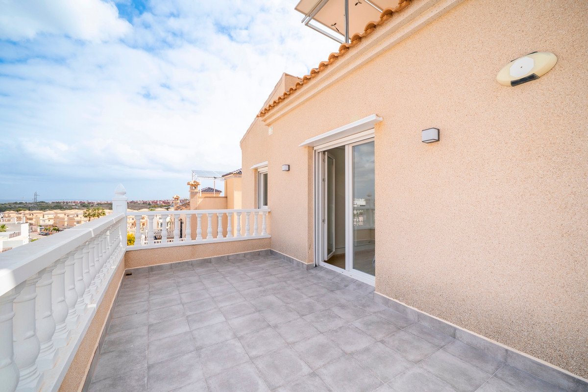 4 Bed Vrijstaande Villa in Orihuela Costa in Orihuela Costa, 